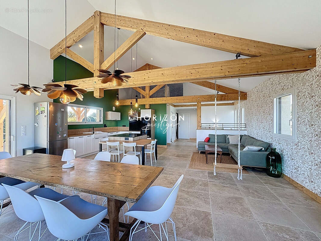 Maison à SOLUTRE-POUILLY