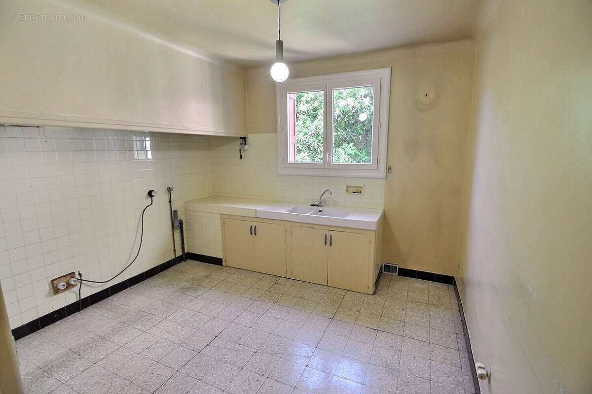 À vendre a bages - maison de ville avec grand garage et exterieur  - proche lac de villeneuve-de-la-raho - photo 7