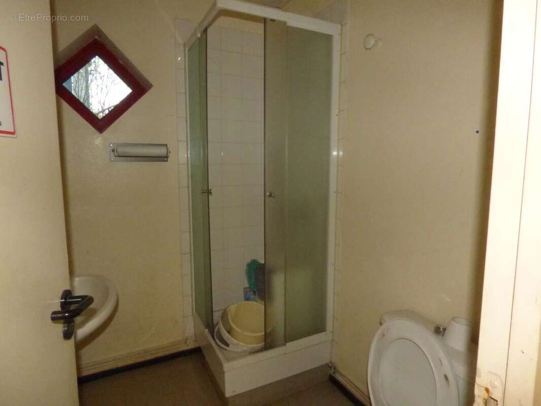 Commerce à ROINVILLE