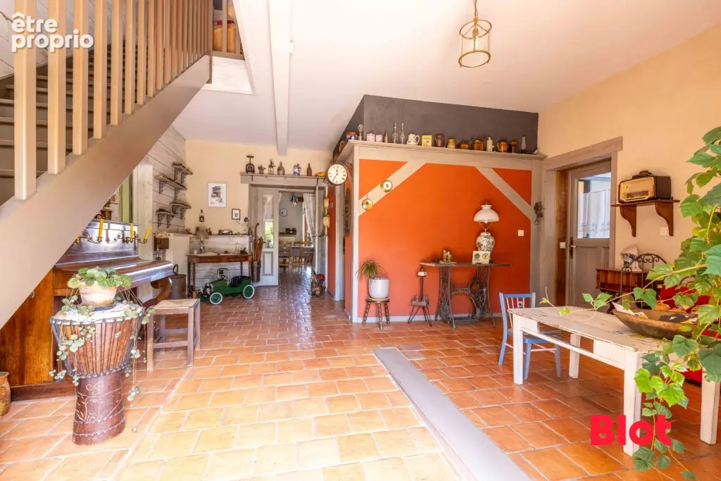 Maison 470 m² à Breal-Sous-Montfort  - photo 4