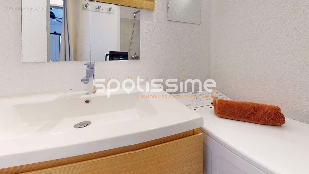 Studio cabine 4 couchages, loggia et parking - Vue Bateaux - photo 11