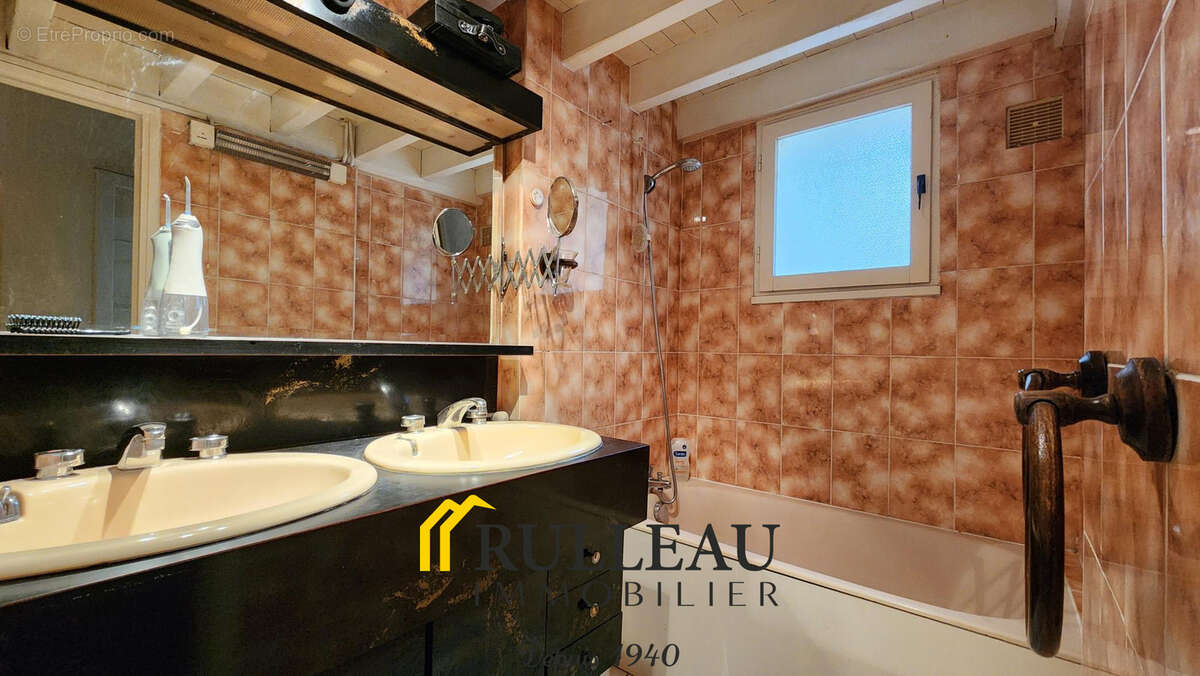 Maison à SAINT-ROMAIN-LA-VIRVEE