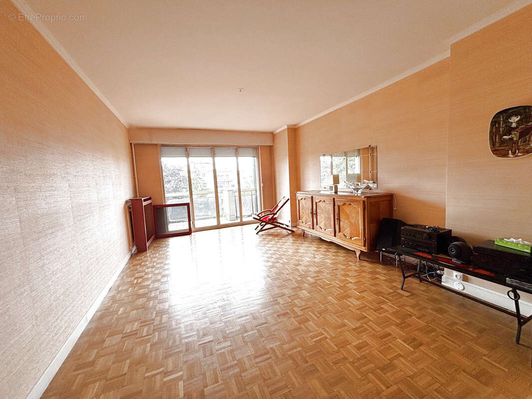 À vendre   Spacieux F4 avec balcons cave et box en sous sol    BAS Montmorency (Avenue de la Division Leclerc) - photo 2
