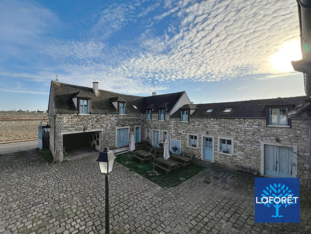 Maison à SAINT-MARTIN-EN-BIERE