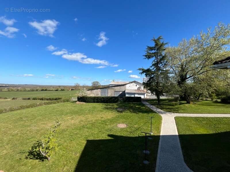 Maison à POUGNE-HERISSON
