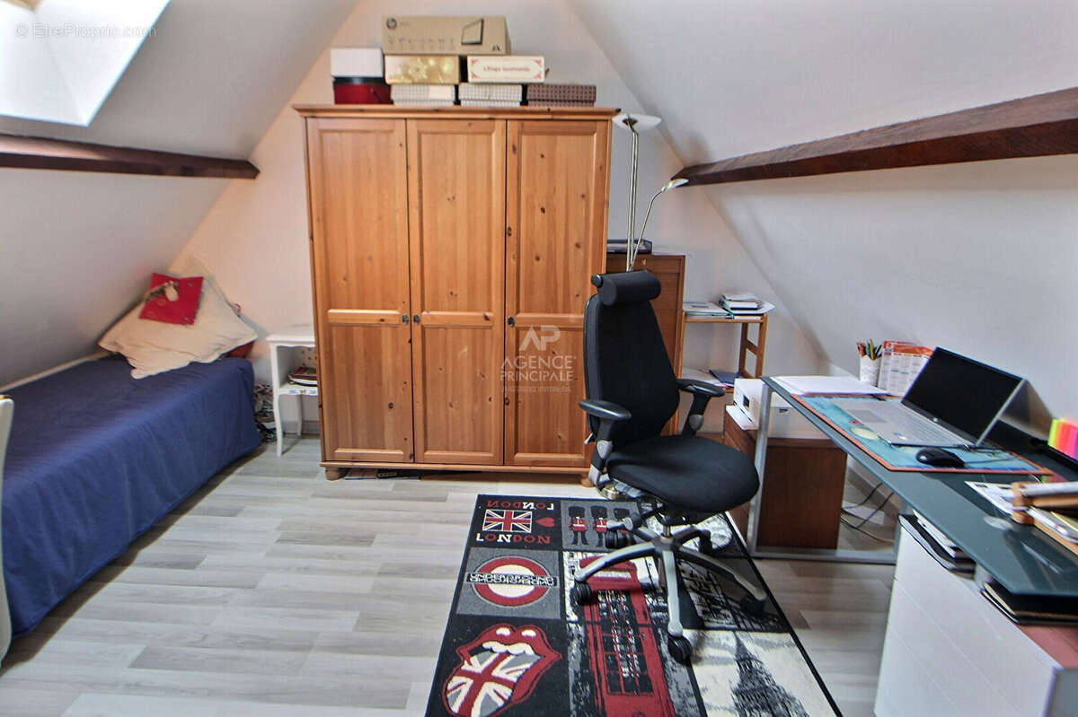 Maison meulière à Chanteloup Les Vignes en limite d'Andrèsy - photo 13