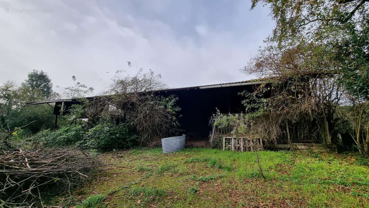 Maison à SAINT-FELIX-DE-VILLADEIX