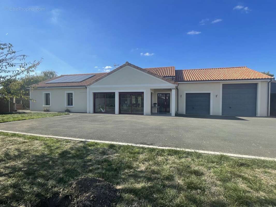 Maison à MONTREUIL-BELLAY