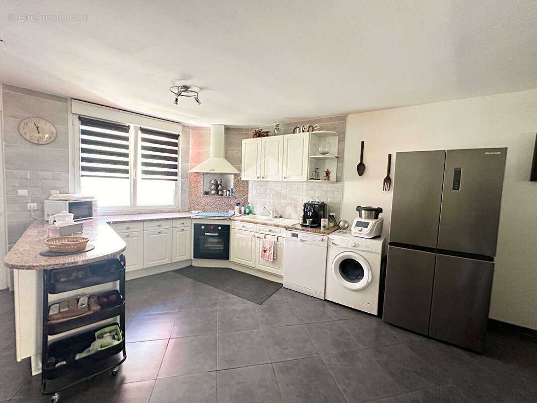 Maison à SAINT-LAURENT-DE-LA-SALANQUE