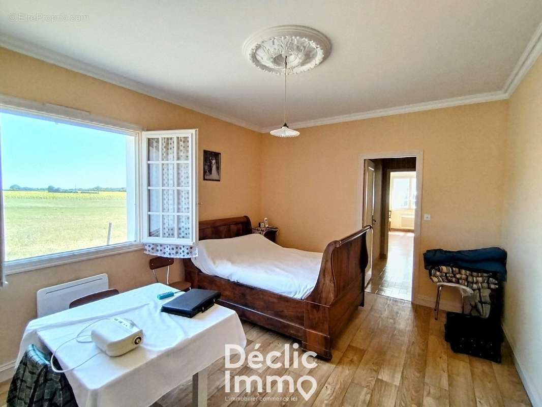 Maison à LES ADJOTS