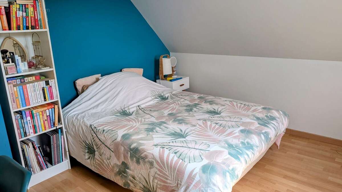 Maison 116 m² à Saint-Jean-De-Linieres  - photo 4