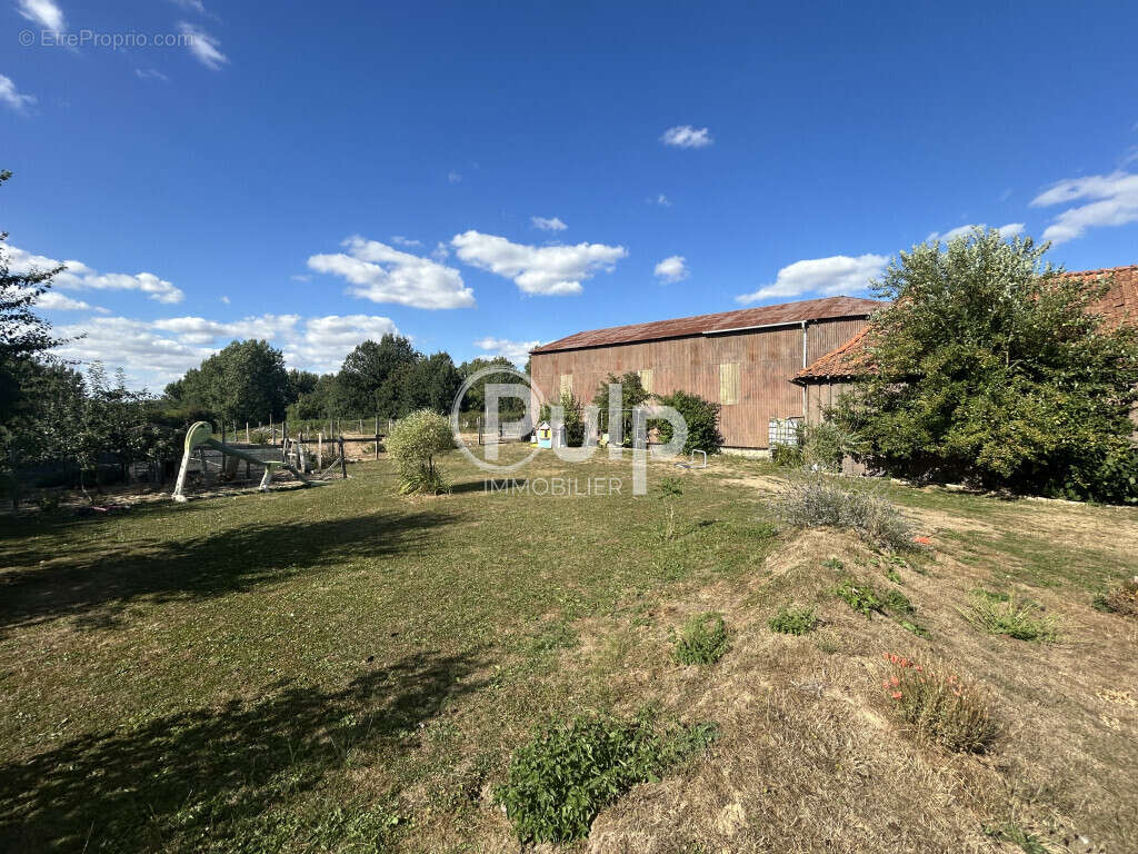 À vendre - Magnifique corps de ferme rénové à Hestrus - Idéal pour les amoureux de la campagne et des chevaux - photo 9