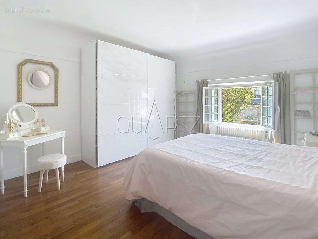Maison 340 m² à Nesles-La-Vallee  - photo 15