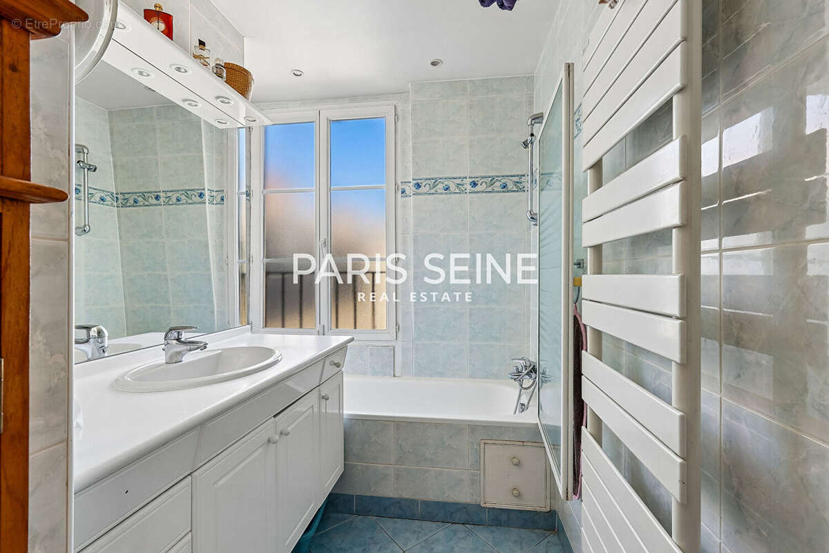 Appartement à PARIS-7E