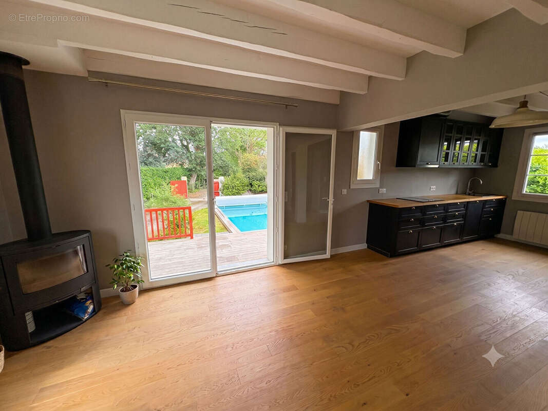 Jolie maison familiale avec appartement indépendant - Bassussarry - Rare sur le marché - photo 3