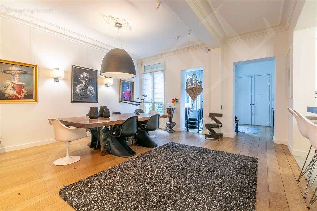 Appartement à PARIS-17E
