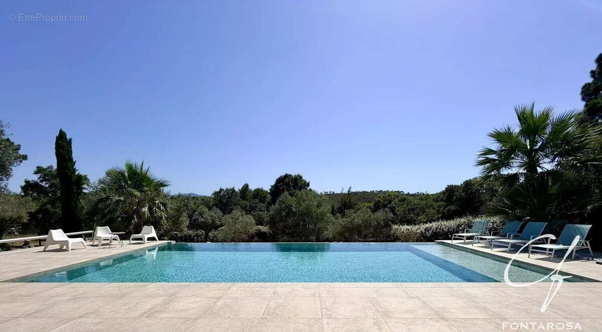 Maison à ROQUEBRUNE-SUR-ARGENS