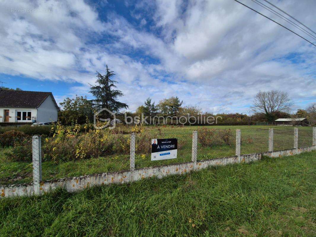 Terrain à FAY-AUX-LOGES