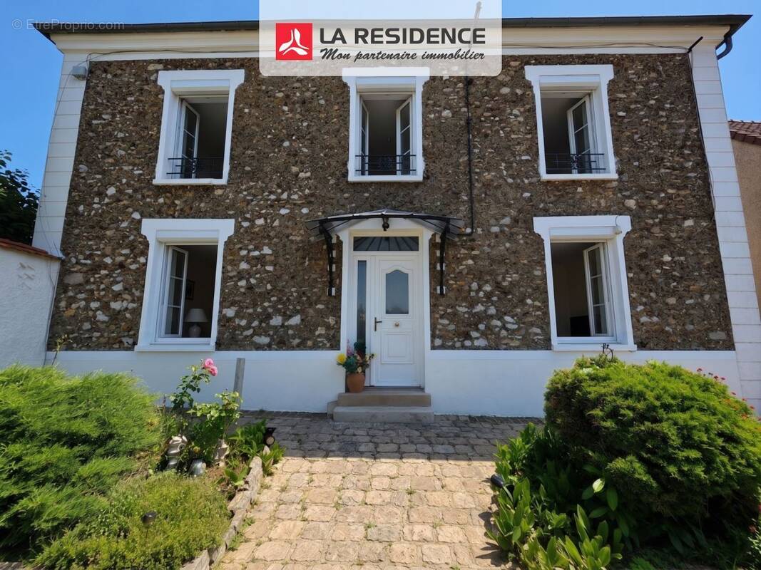 Maison à HOUDAN