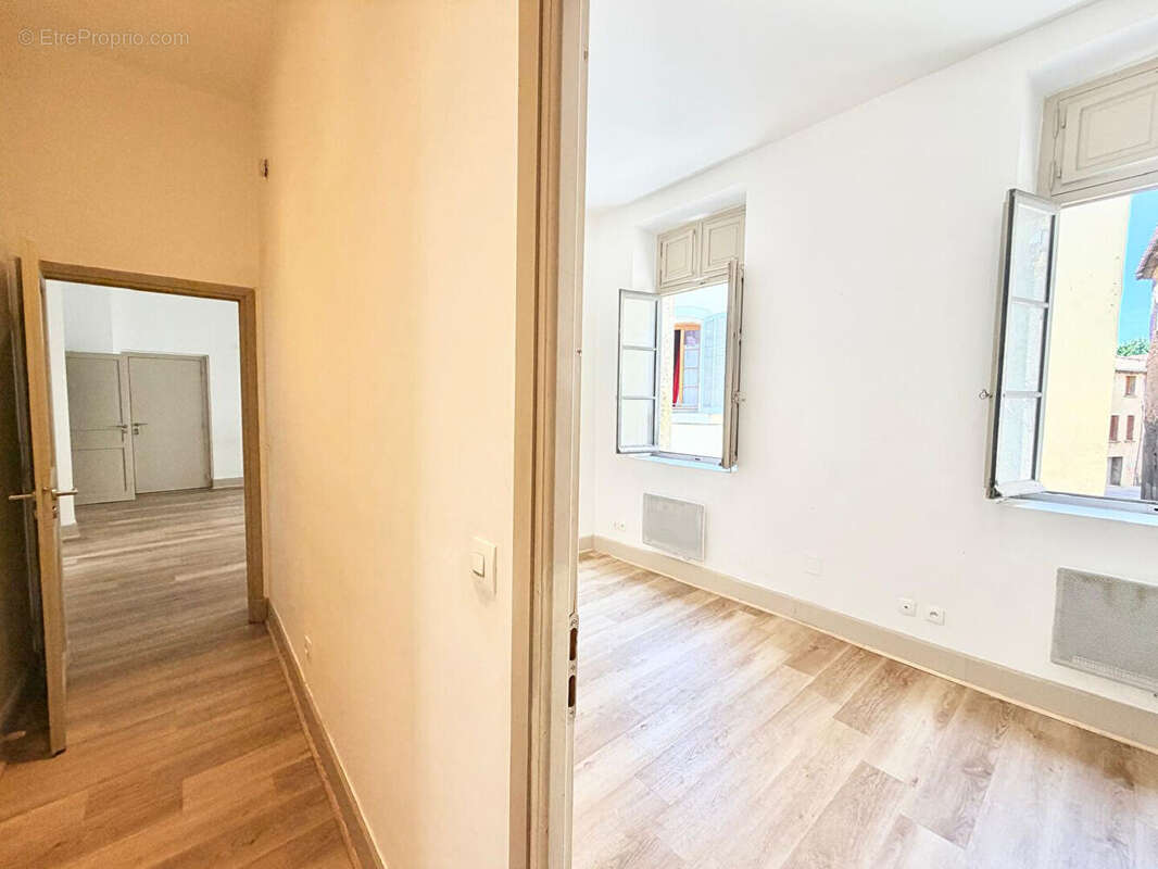 Appartement T3 proche des Halles avec terrasse - photo 7