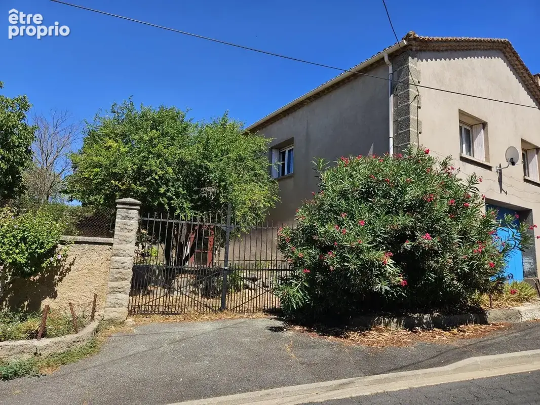 Centre de Servian Vigneronne, double jardin et grand garage - photo 2