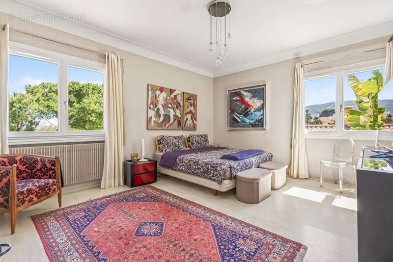 Maison à CHATEAUNEUF-LES-MARTIGUES