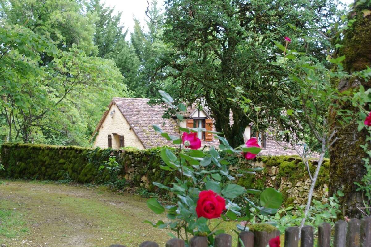 Maison à MAUZAC-ET-GRAND-CASTANG