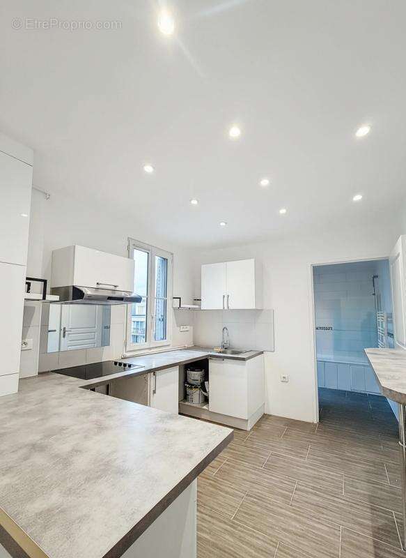 Appartement à CHARENTON-LE-PONT