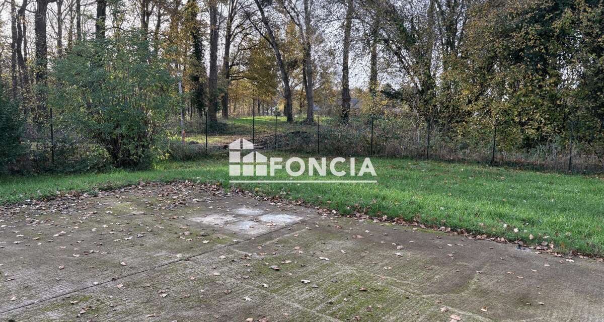 Maison à LES BORDES