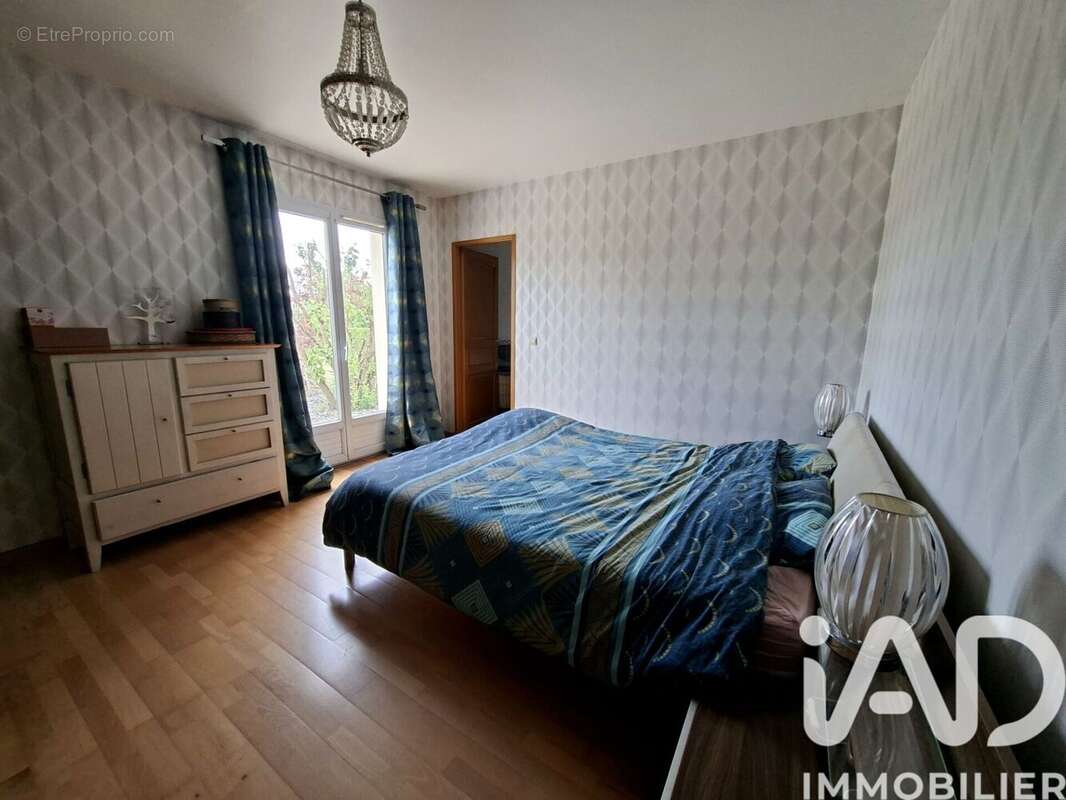 Maison 171 m² à Quincay  - photo 9