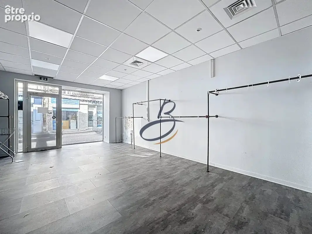 Vente Bureau-local Bourgoin-jallieu(38300) 110 000ï¿œ - photo 2