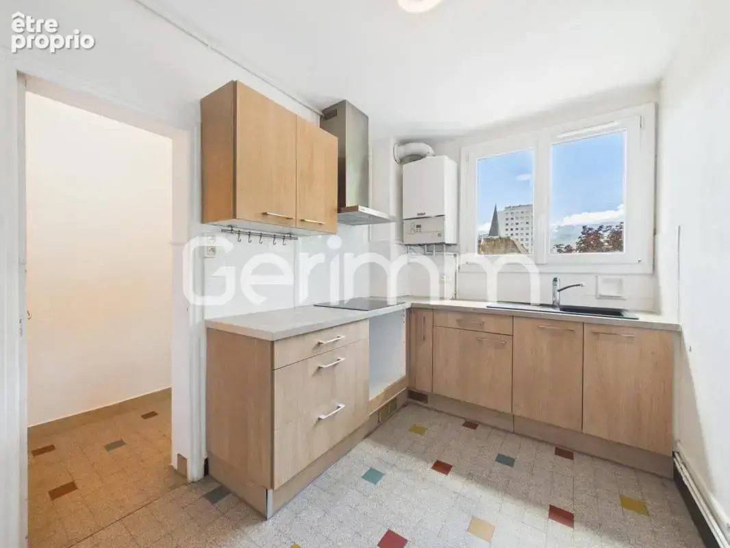 Vente - Appartement - 2 pièces + cuisine - 45 m² - 94 500 € - - photo 3