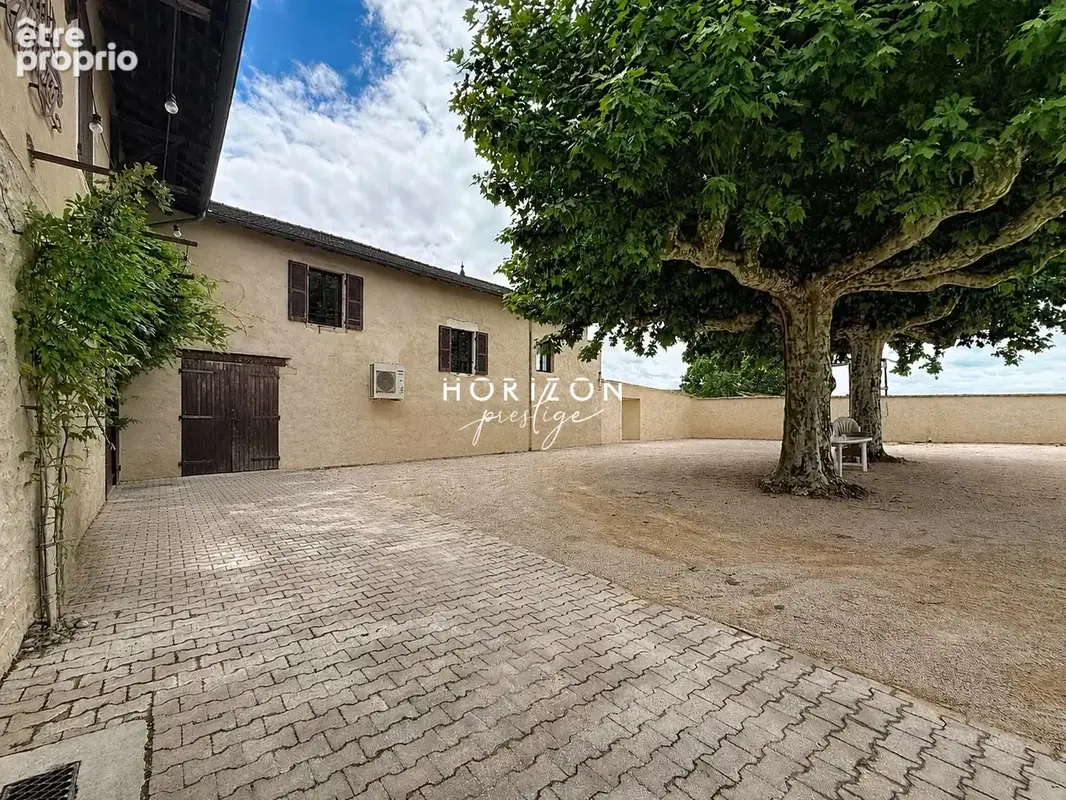 Maison 5 pièces 187 m² à vendre à Villie-Morgon (69910) - photo 2