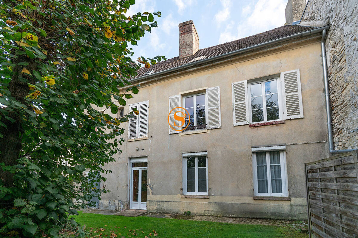 Maison à LA CHAPELLE-EN-SERVAL