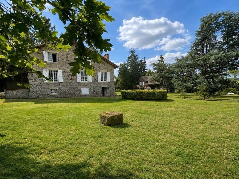 Très Belle maison de caractère  dans parc de 26900 m2 - photo 5