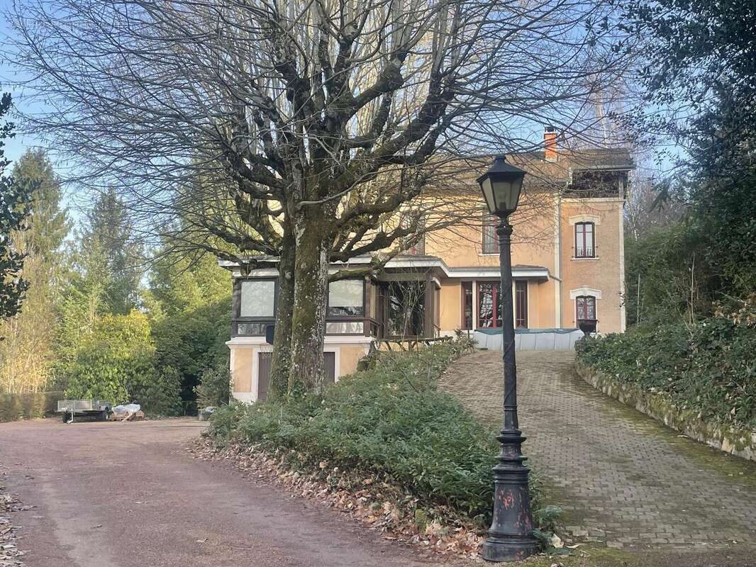 Photo 2 - Maison à COURS-LA-VILLE