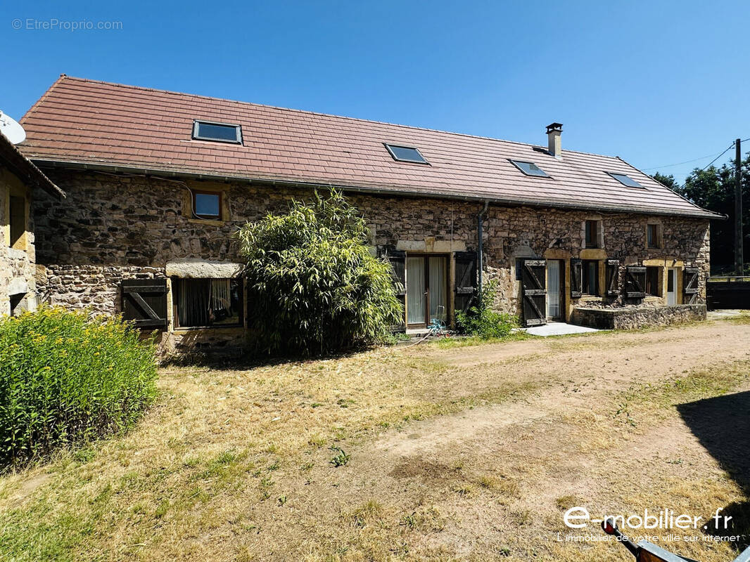 Maison à LA CLAYETTE