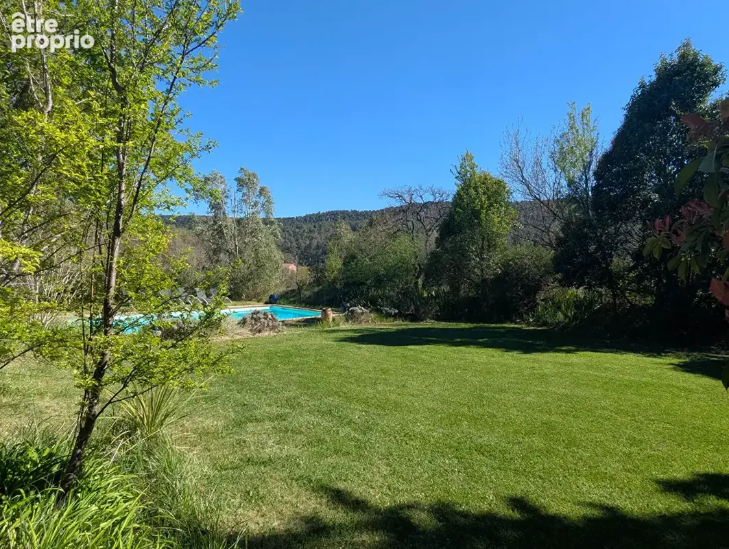 VILLECROZE bastide du 19e, 8 pièces, 180 m², 1 ha de terrain, piscine - photo 4