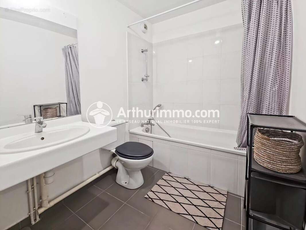 Appartement à SAINT-PIERRE-DU-PERRAY