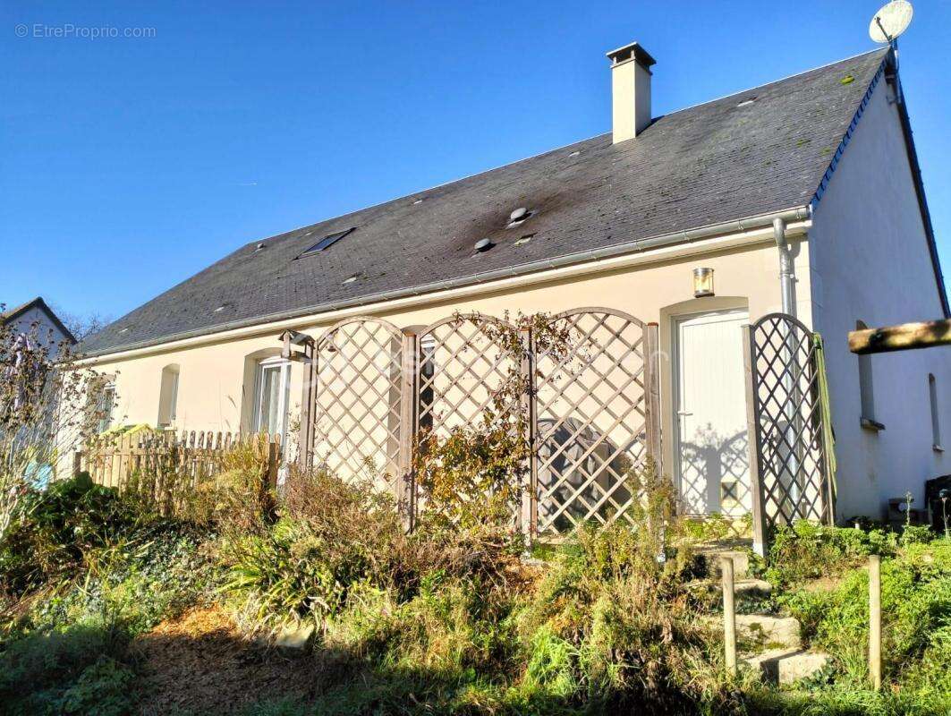 Maison à MONTREUIL-EN-TOURAINE