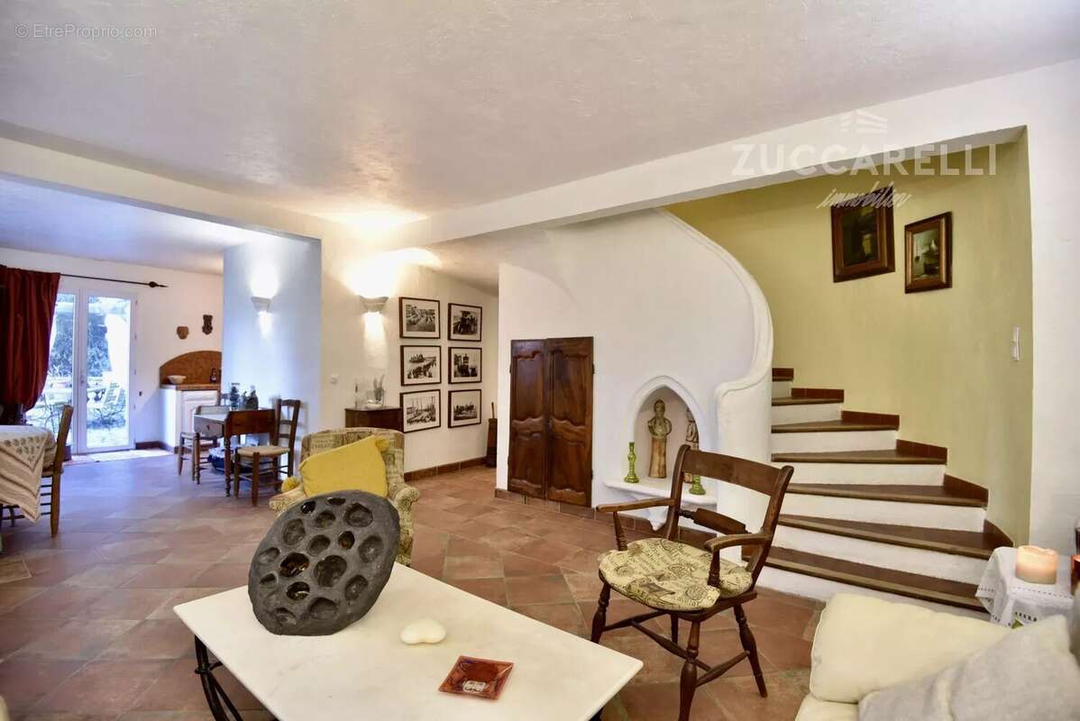 Maison à COLOMARS
