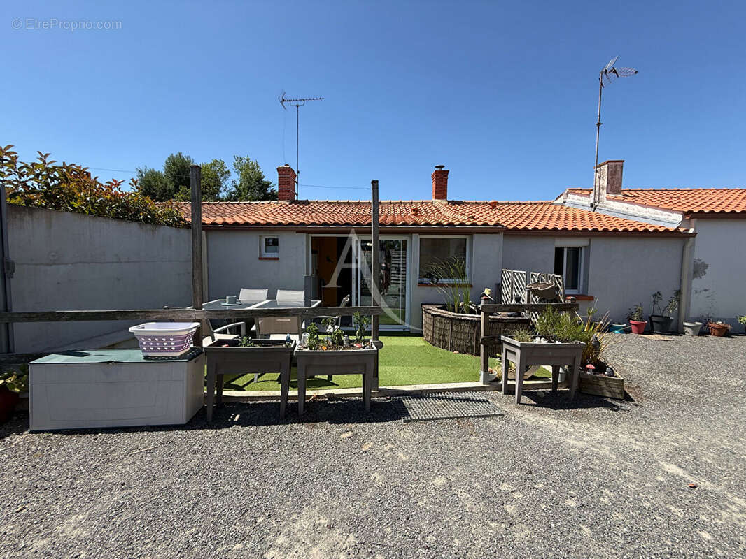 Maison à SAINT-MAIXENT-SUR-VIE