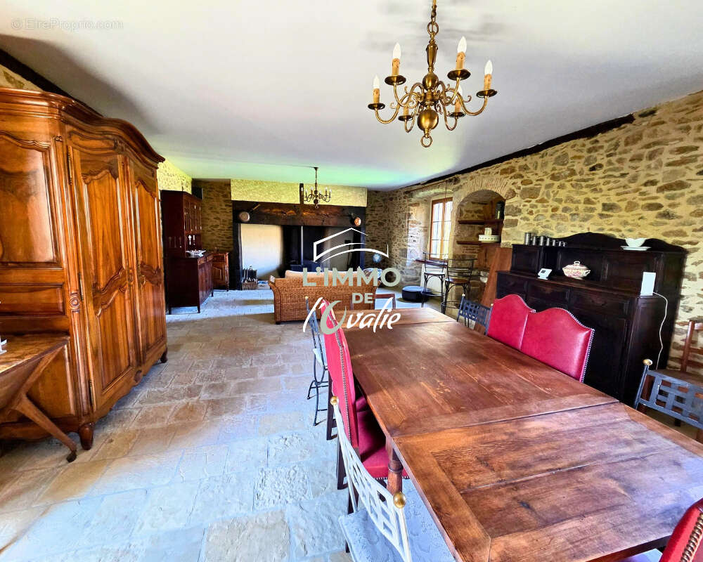 Maison à GAGNAC-SUR-CERE