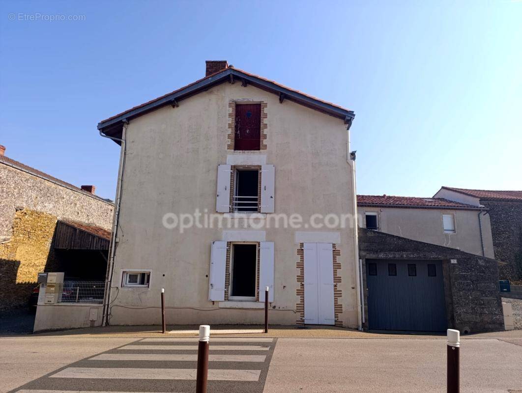 Maison à SIGOURNAIS