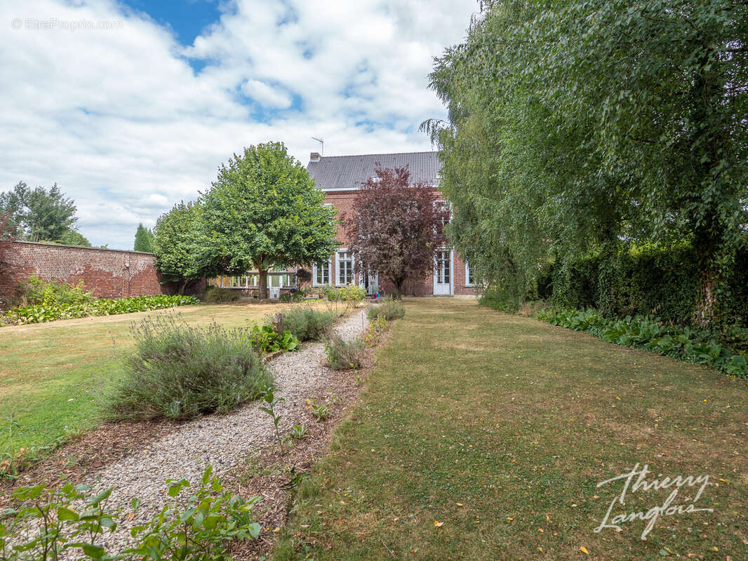 Maison bourgeoise de caractere sur 2 445m2 - photo 17
