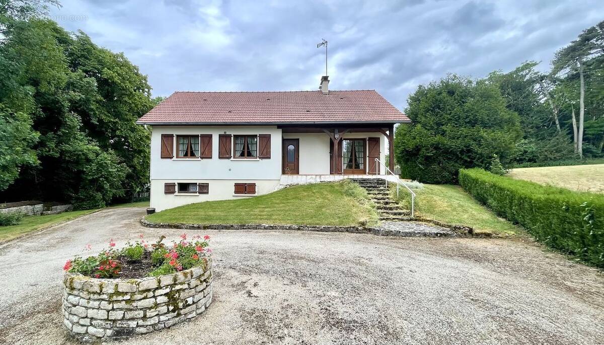 Maison à BRENNES