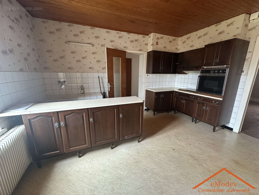 Maison 111 m² à Eloyes  - photo 2