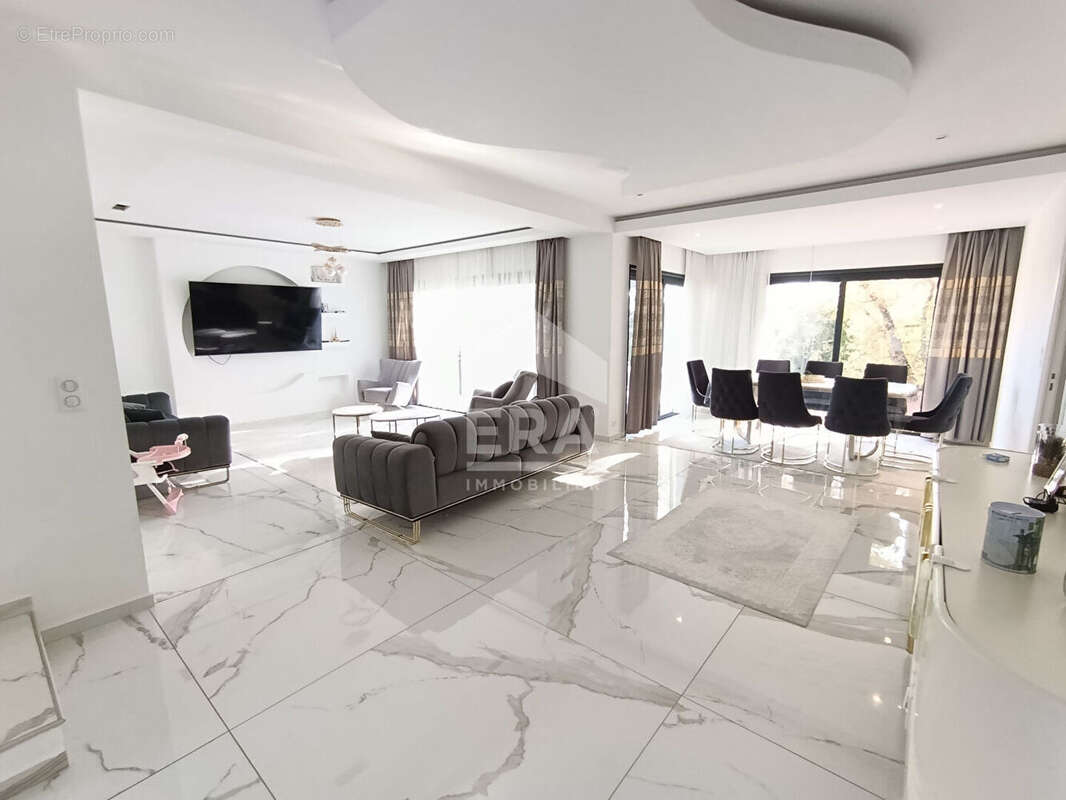 Maison à LE CANNET-DES-MAURES