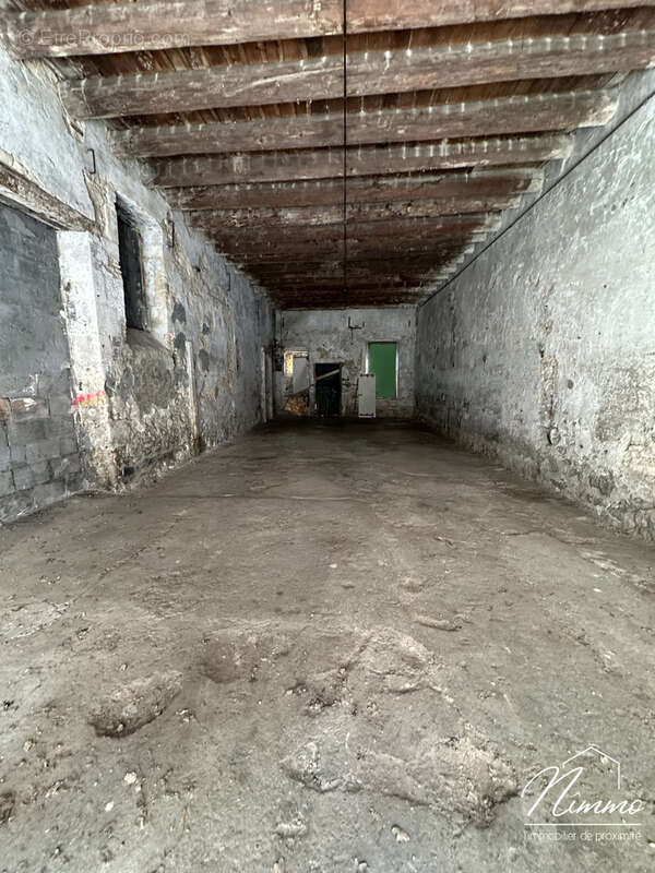 Nimes coupole centre ville immeuble t6-7 cour dependances garages caves - photo 15