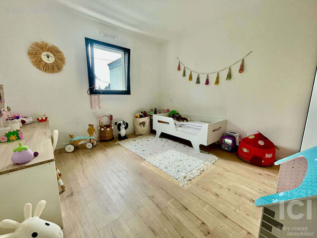 Maison - contemporaine - 140m² - 5 chambres - bourg - photo 13